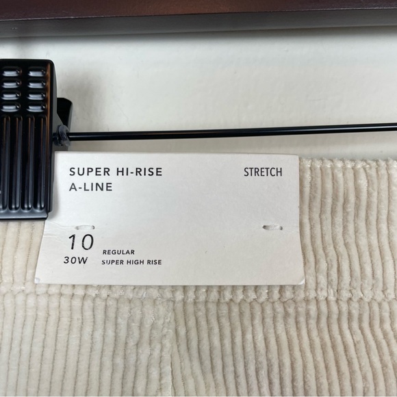 American Eagle NWT Zip-Up Corduroy Mini Skirt Size 10 - Picture 7 of 9